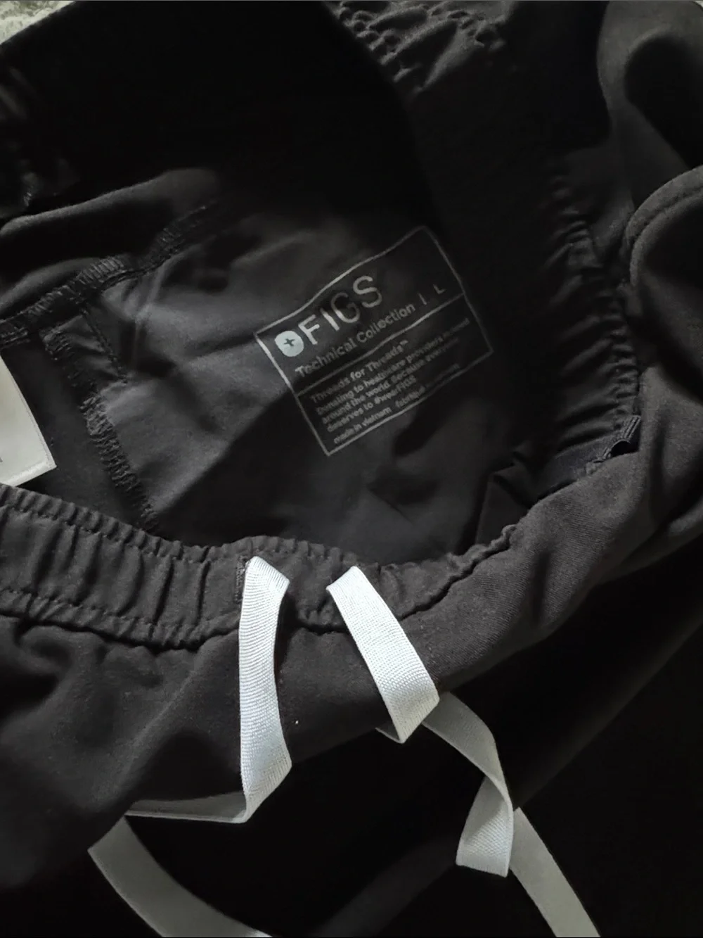Men’s black tansen size large